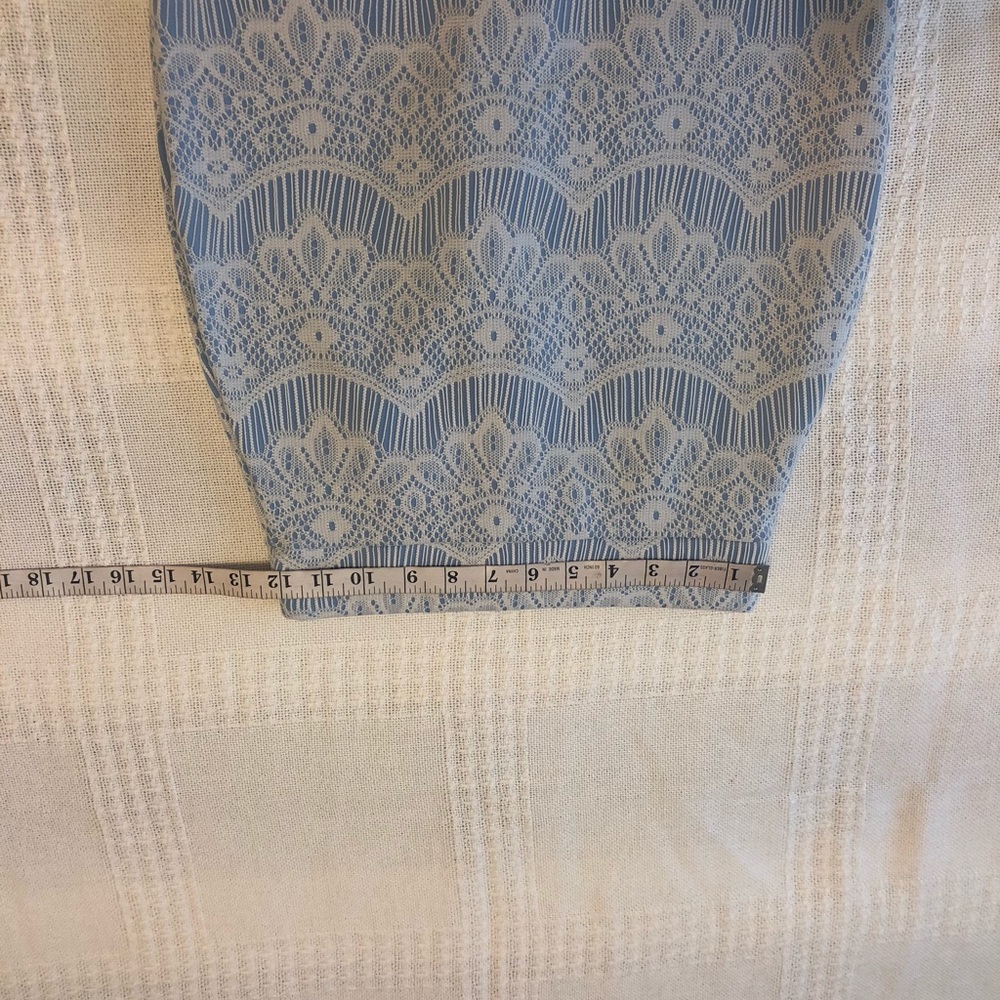 Beautiful lace skirt - Picture 3 of 7